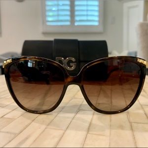D&G Dolce and Gabbana 8096 Cat Eye Sunglasses